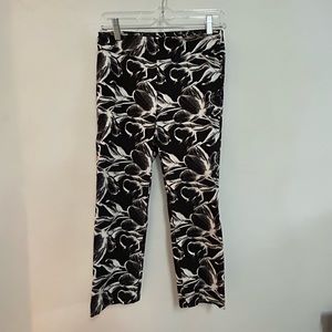 Studio Point Floral Capri Golf Leggings